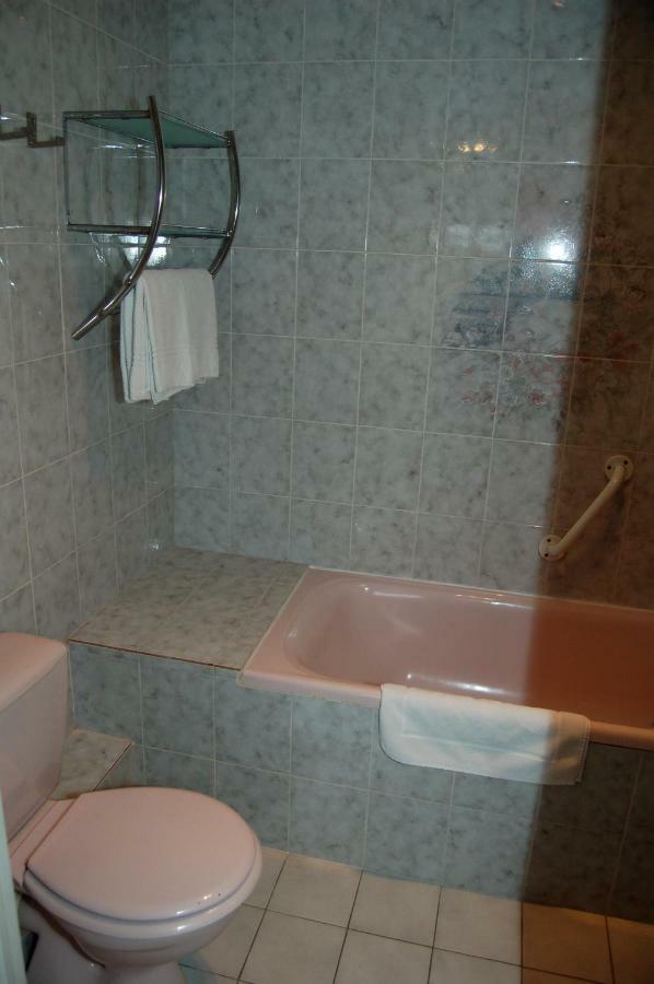 Le Relais Des Primeurs Logis Hotel Taulé Esterno foto